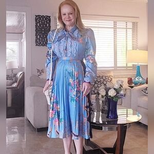 Size L satin Dalia Macphee. Light blue floral tie neck. NWT